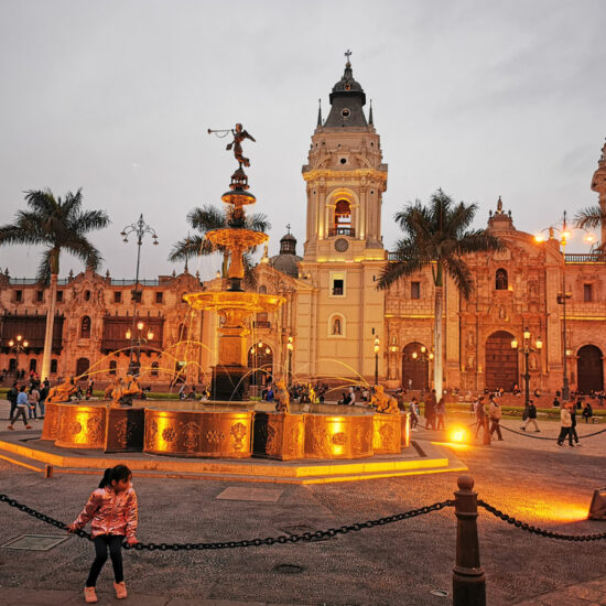 Lima-Plaza-de-Armas-Cathedral-Catedral
